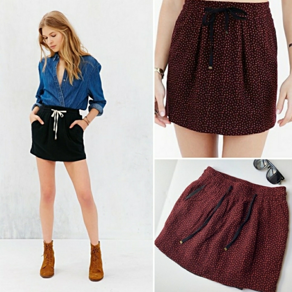 Kimchi Blue linen skirt sold in Urban Outfitters
